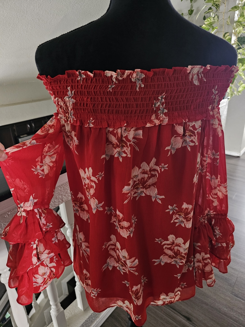 NWOT - Size S -  Off-Shoulder Red Floral Women's Top - Picture 6 of 12